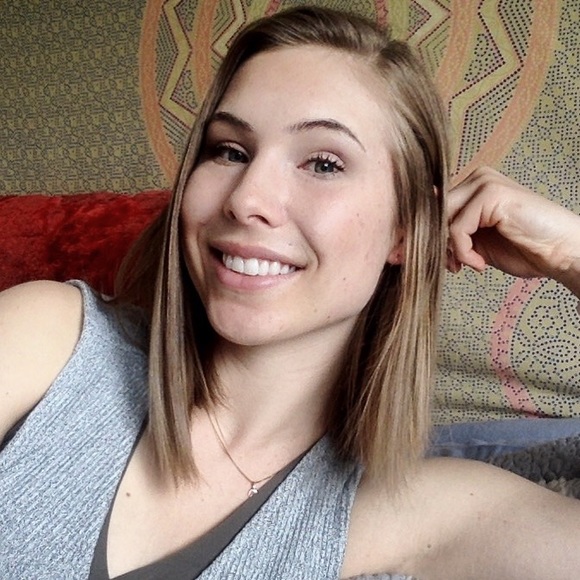 Meet your Posher, Deanna - Picture 1 of 1